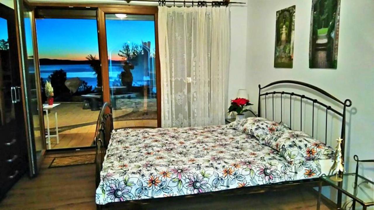 Anika Apartment